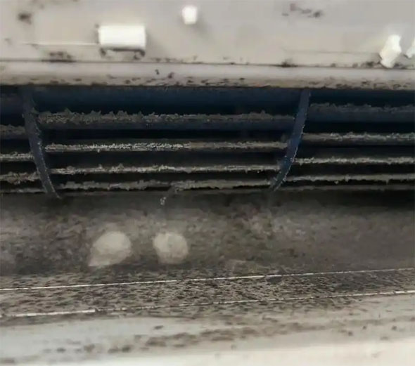 长海空调吹的风有股烧焦味是怎么回事